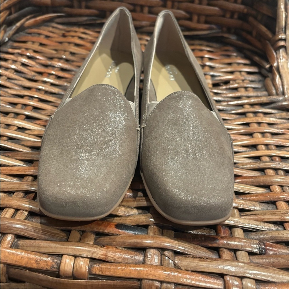 Sesto Meucci Tan Flats Timeless Loafers make in Italy . Size 11 - Picture 11 of 16